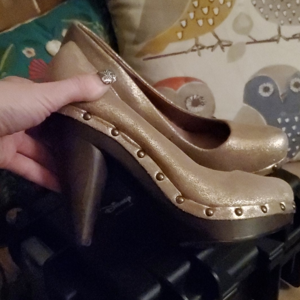 Adorable clog heels